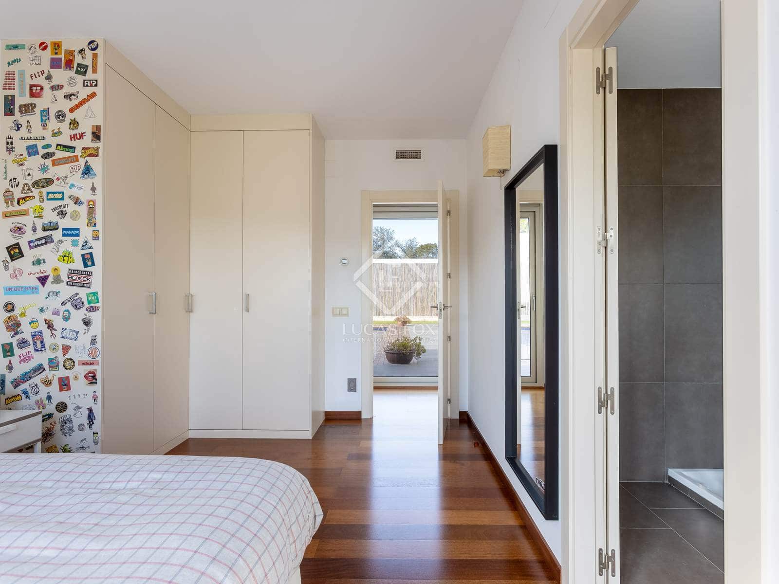 4 soverom Villa til salgs i Vallromanes med svømmebasseng garasje - € 1 260 000 (Ref: 8780258)