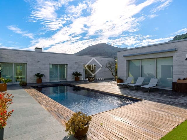 4 soverom Villa til salgs i Vallromanes med svømmebasseng garasje - € 1 260 000 (Ref: 8780258)