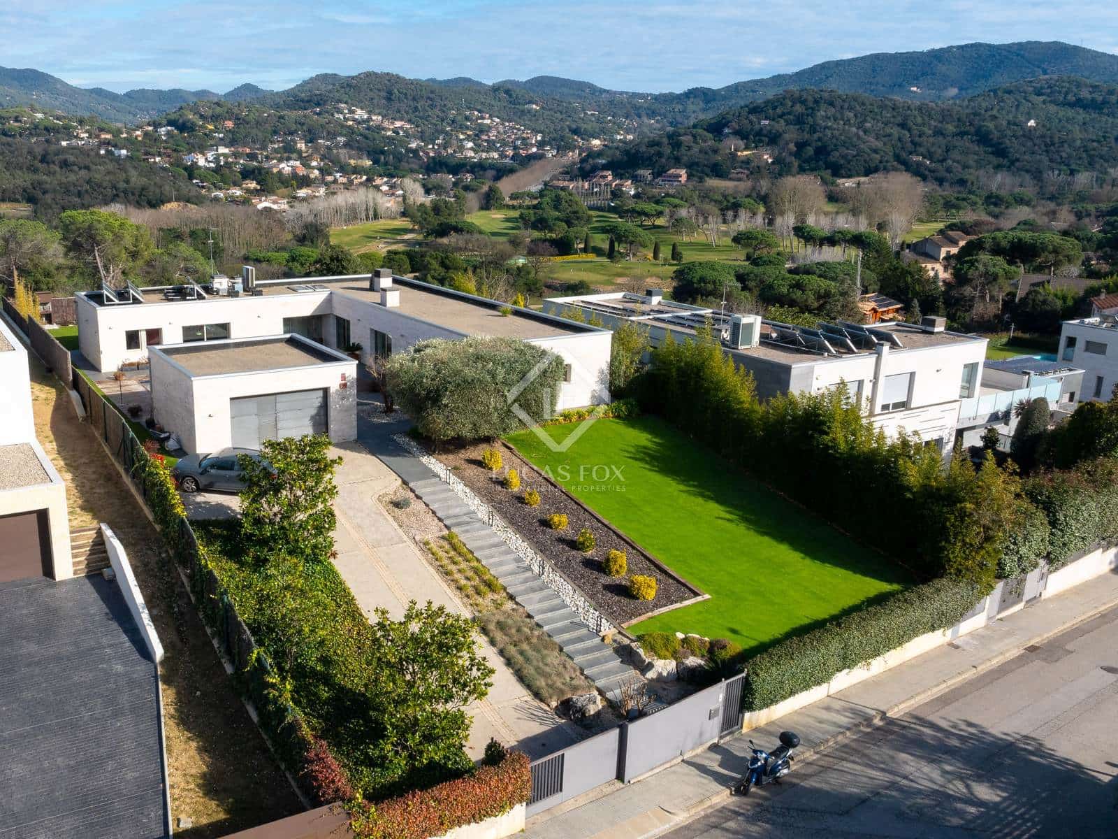 4 soverom Villa til salgs i Vallromanes med svømmebasseng garasje - € 1 260 000 (Ref: 8780258)