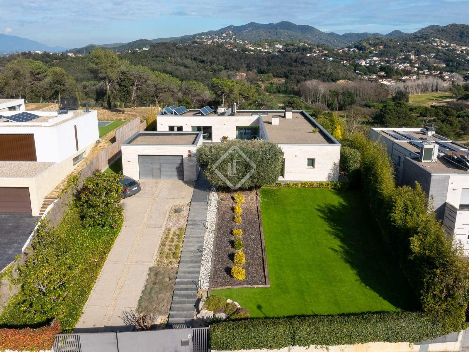 4 soverom Villa til salgs i Vallromanes med svømmebasseng garasje - € 1 260 000 (Ref: 8780258)