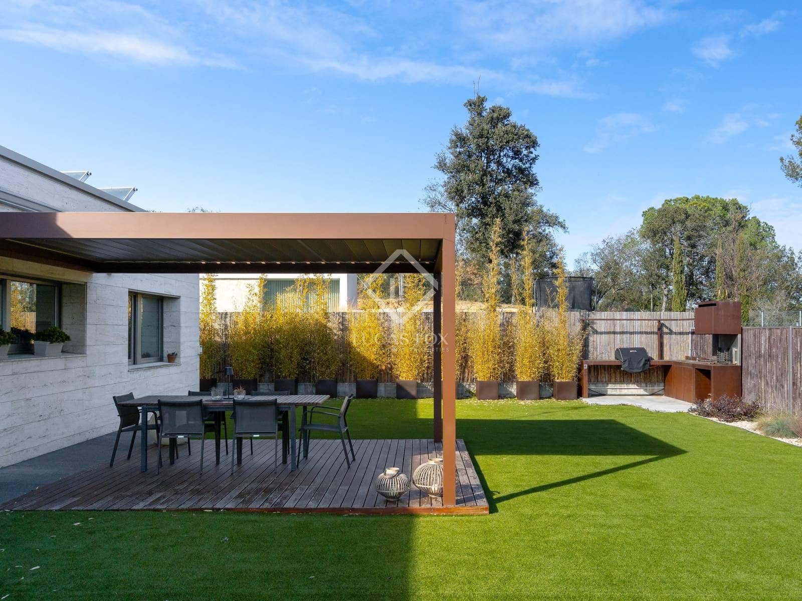 4 soverom Villa til salgs i Vallromanes med svømmebasseng garasje - € 1 260 000 (Ref: 8780258)