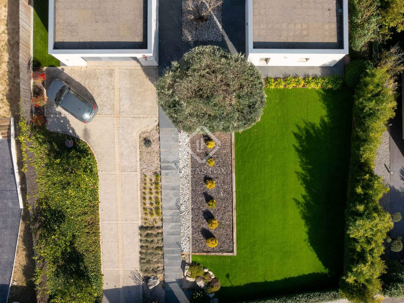 4 soverom Villa til salgs i Vallromanes med svømmebasseng garasje - € 1 260 000 (Ref: 8780258)