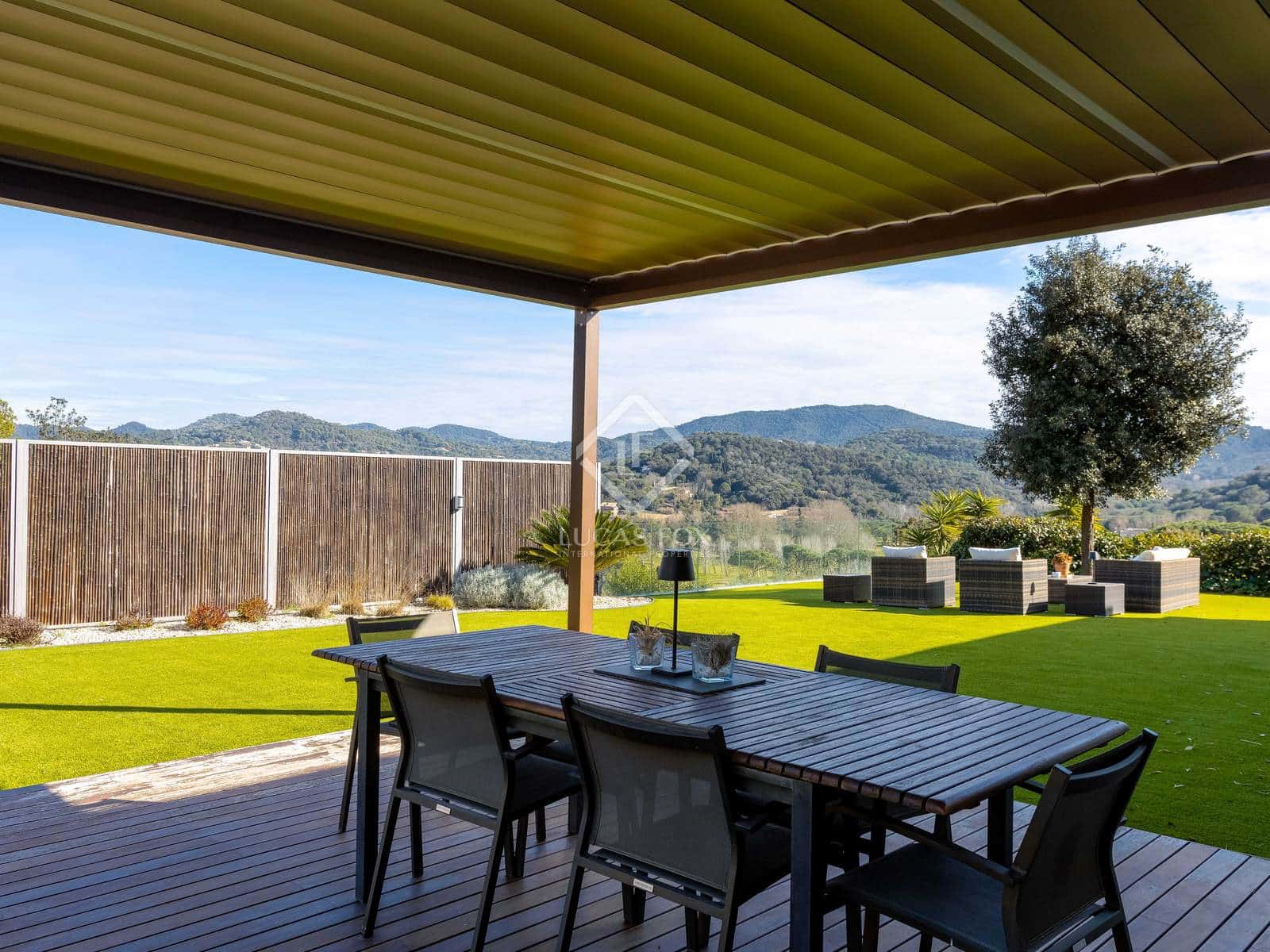 4 soverom Villa til salgs i Vallromanes med svømmebasseng garasje - € 1 260 000 (Ref: 8780258)