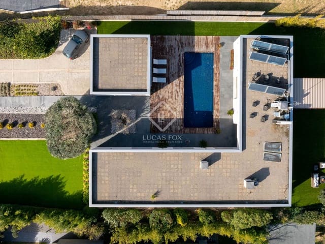 4 soverom Villa til salgs i Vallromanes med svømmebasseng garasje - € 1 260 000 (Ref: 8780258)