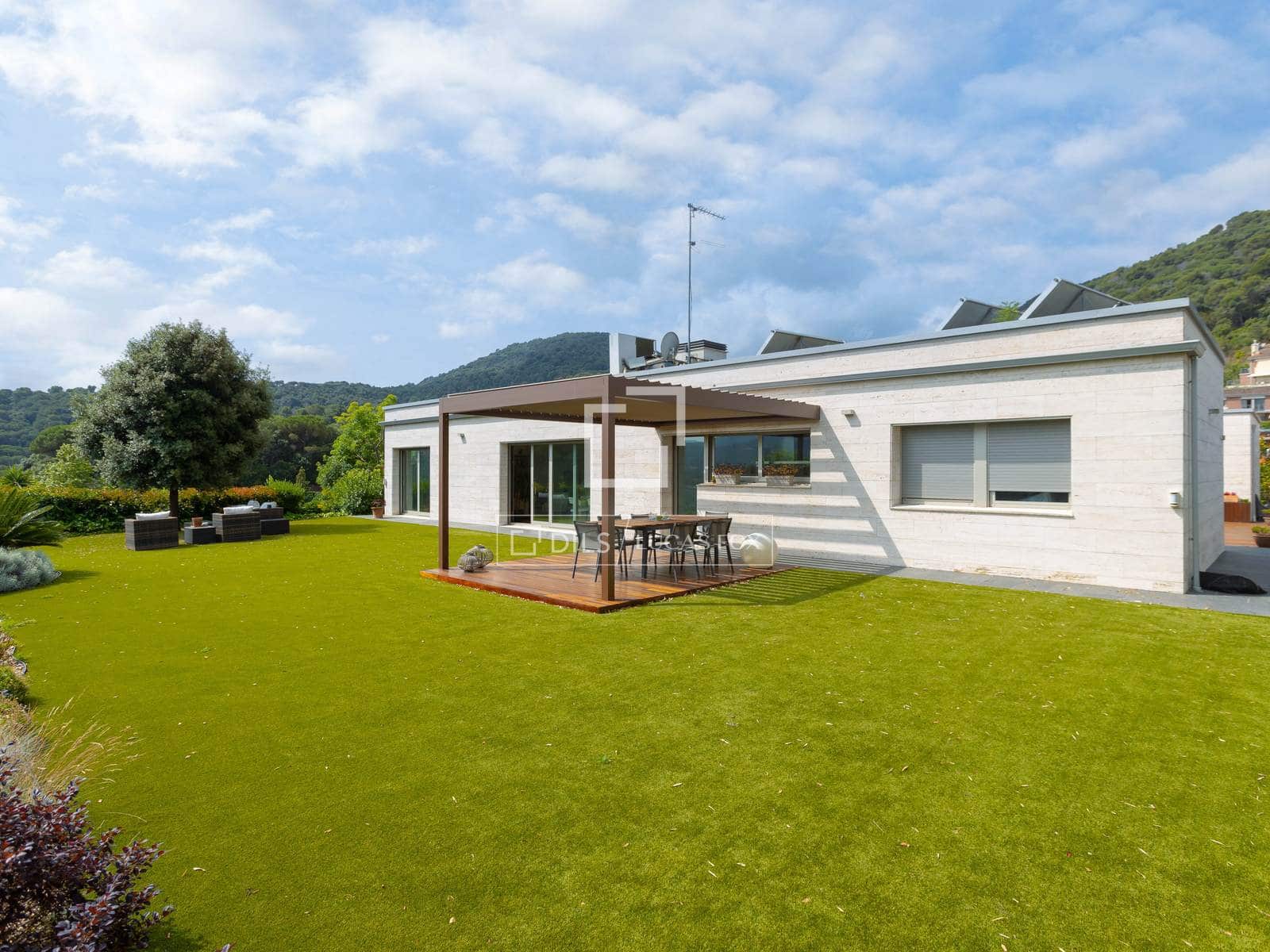 4 sypialnia Willa na sprzedaż w Vallromanes z basenem garażem - 1 260 000 € (Ref: 8780258)