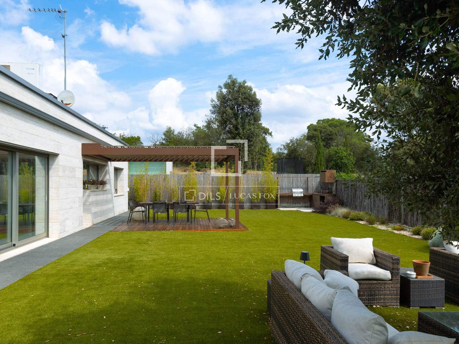 4 sypialnia Willa na sprzedaż w Vallromanes z basenem garażem - 1 260 000 € (Ref: 8780258)