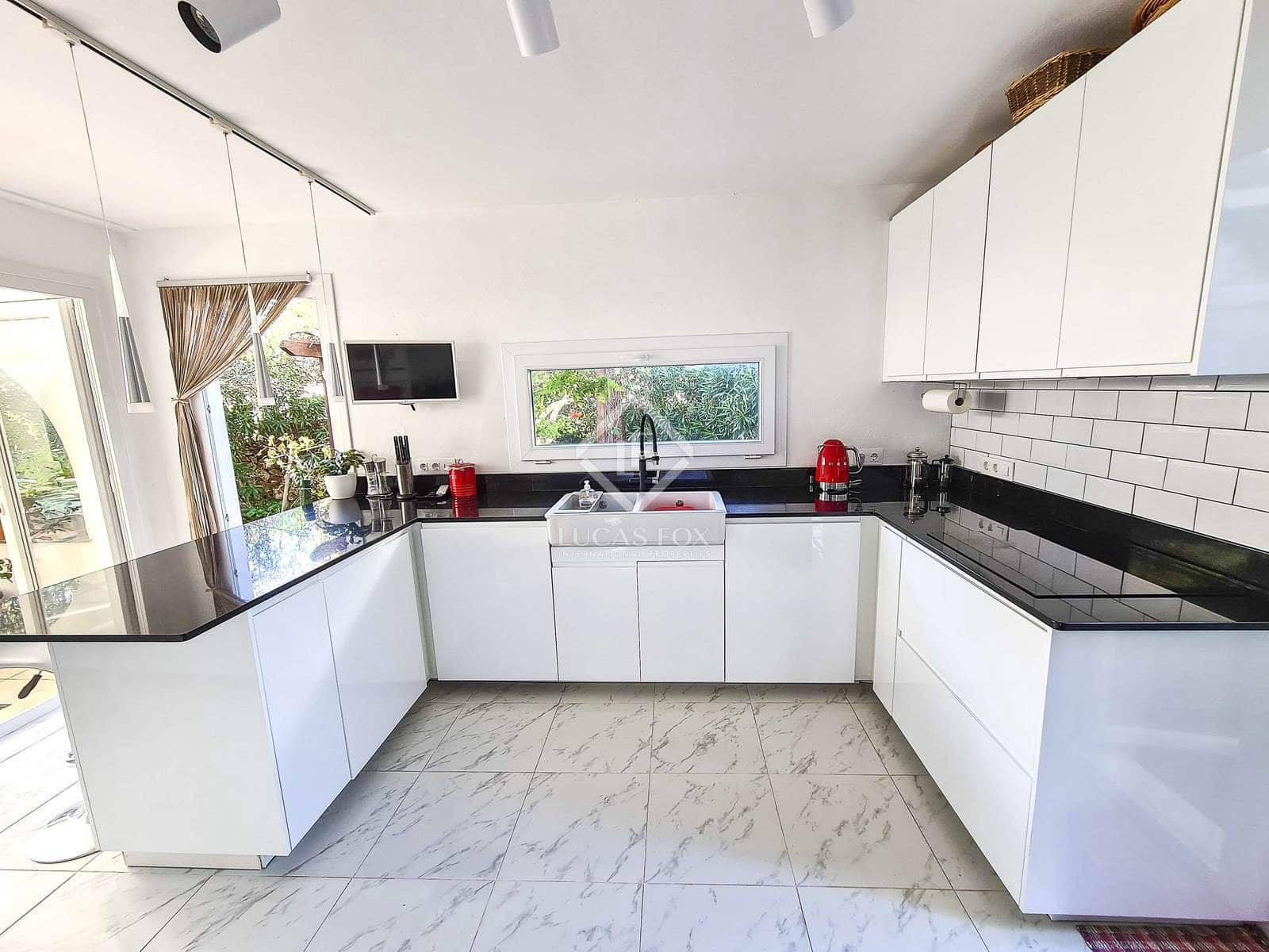 4 Zimmer Villa zu verkaufen in Ciutadella de Menorca mit Pool - 850.000 € (Ref: 8780785)