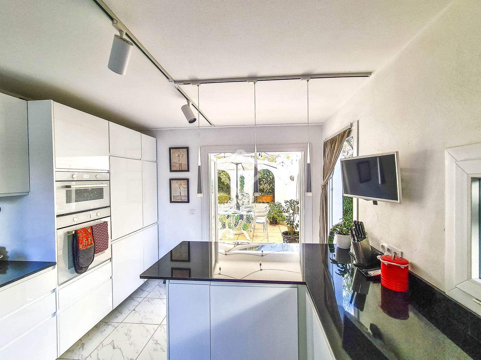 4 Zimmer Villa zu verkaufen in Ciutadella de Menorca mit Pool - 850.000 € (Ref: 8780785)