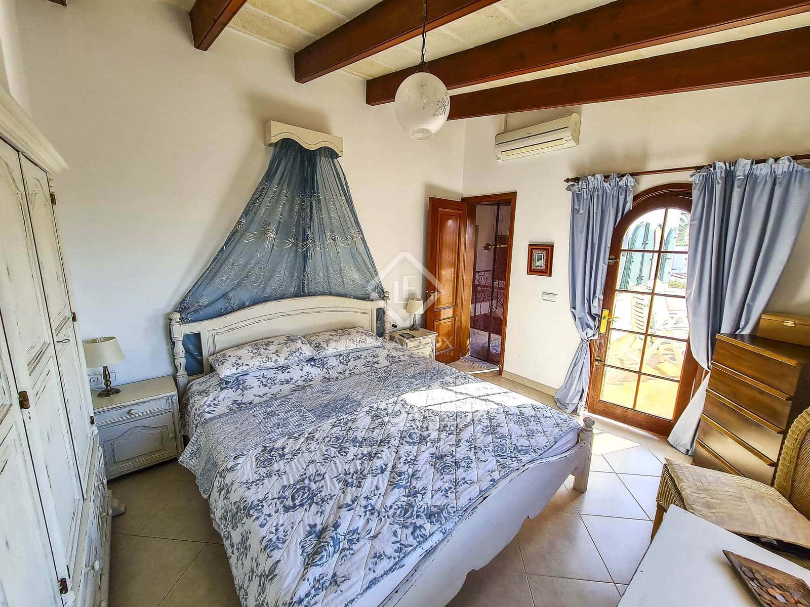 4 Zimmer Villa zu verkaufen in Ciutadella de Menorca mit Pool - 850.000 € (Ref: 8780785)