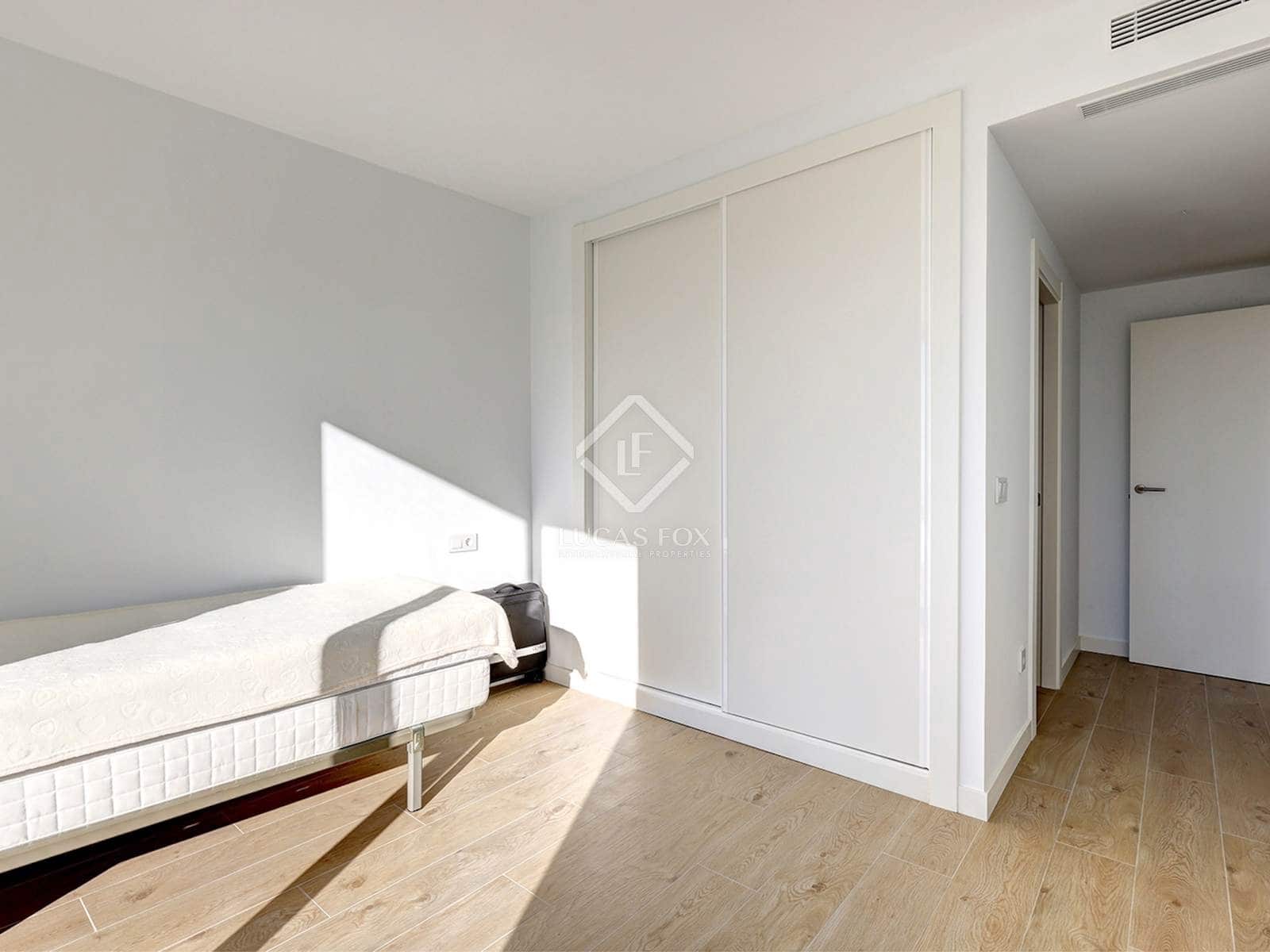 2 bedroom Apartment for sale in Estepona with pool garage - € 450,000 (Ref: 8781977)