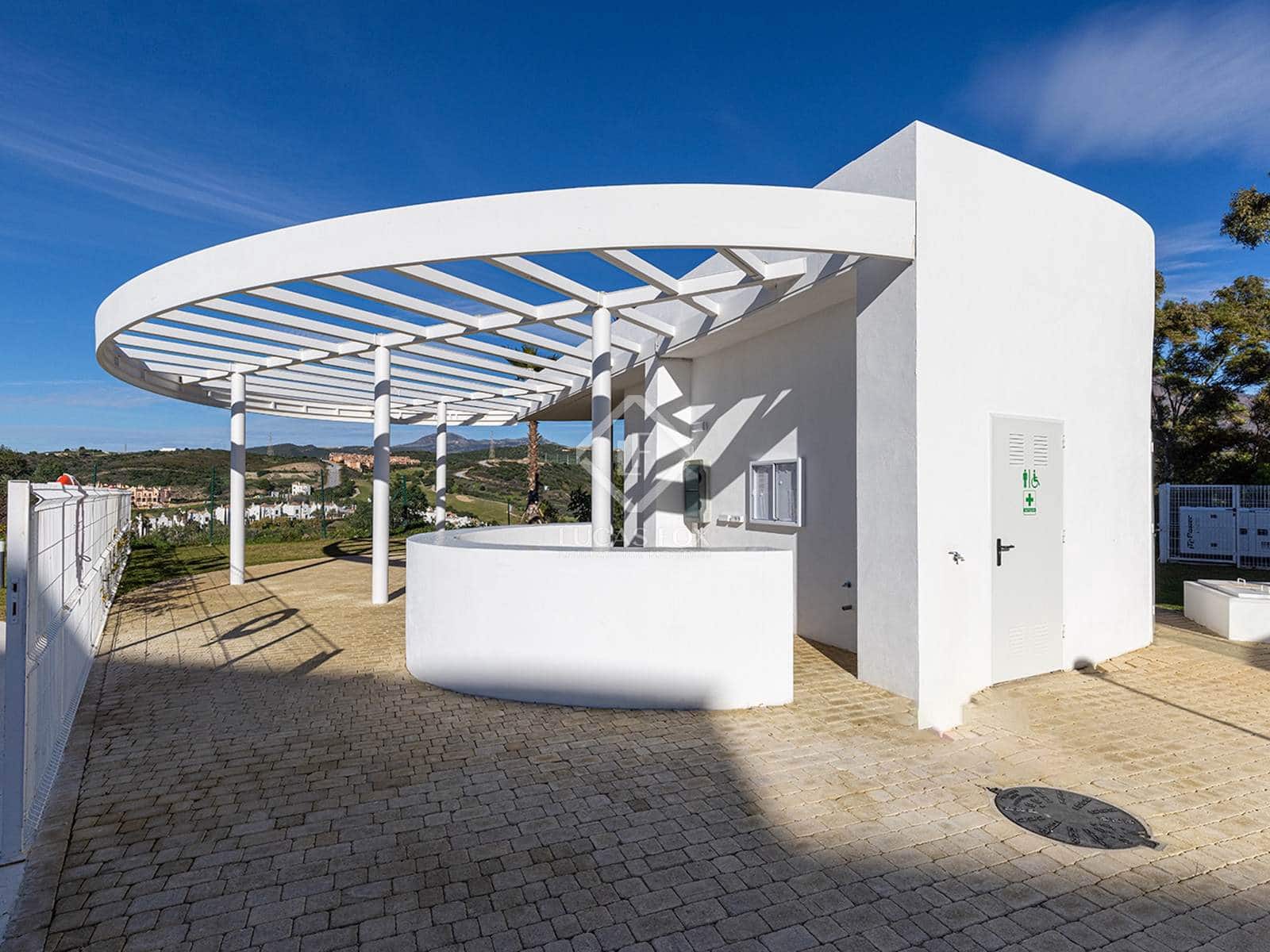 2 bedroom Apartment for sale in Estepona with pool garage - € 450,000 (Ref: 8781977)