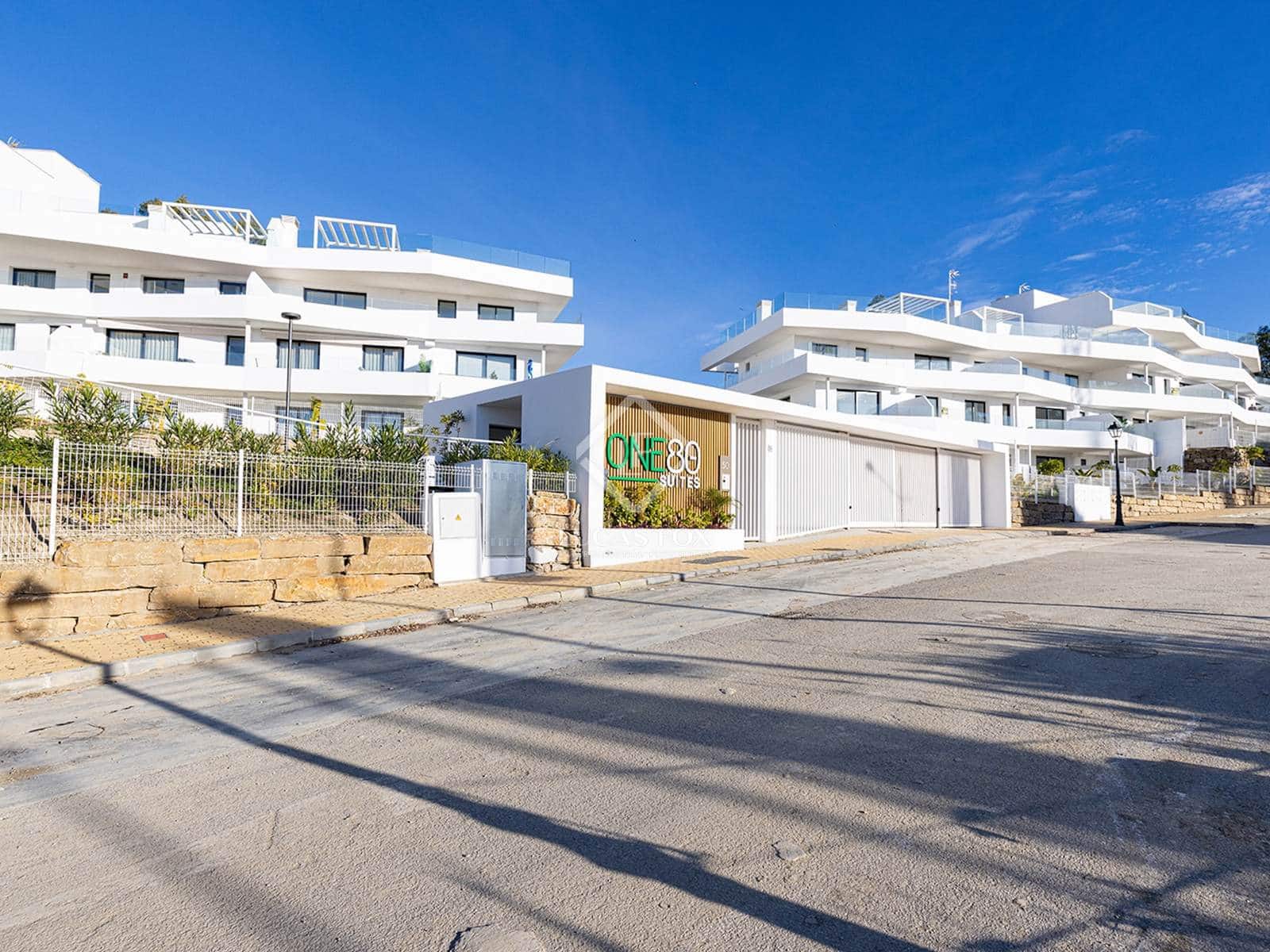 2 bedroom Apartment for sale in Estepona with pool garage - € 450,000 (Ref: 8781977)