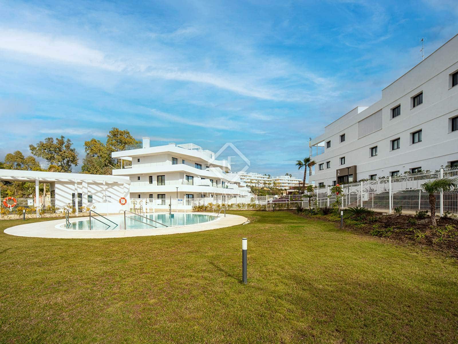 2 bedroom Apartment for sale in Estepona with pool garage - € 450,000 (Ref: 8781977)