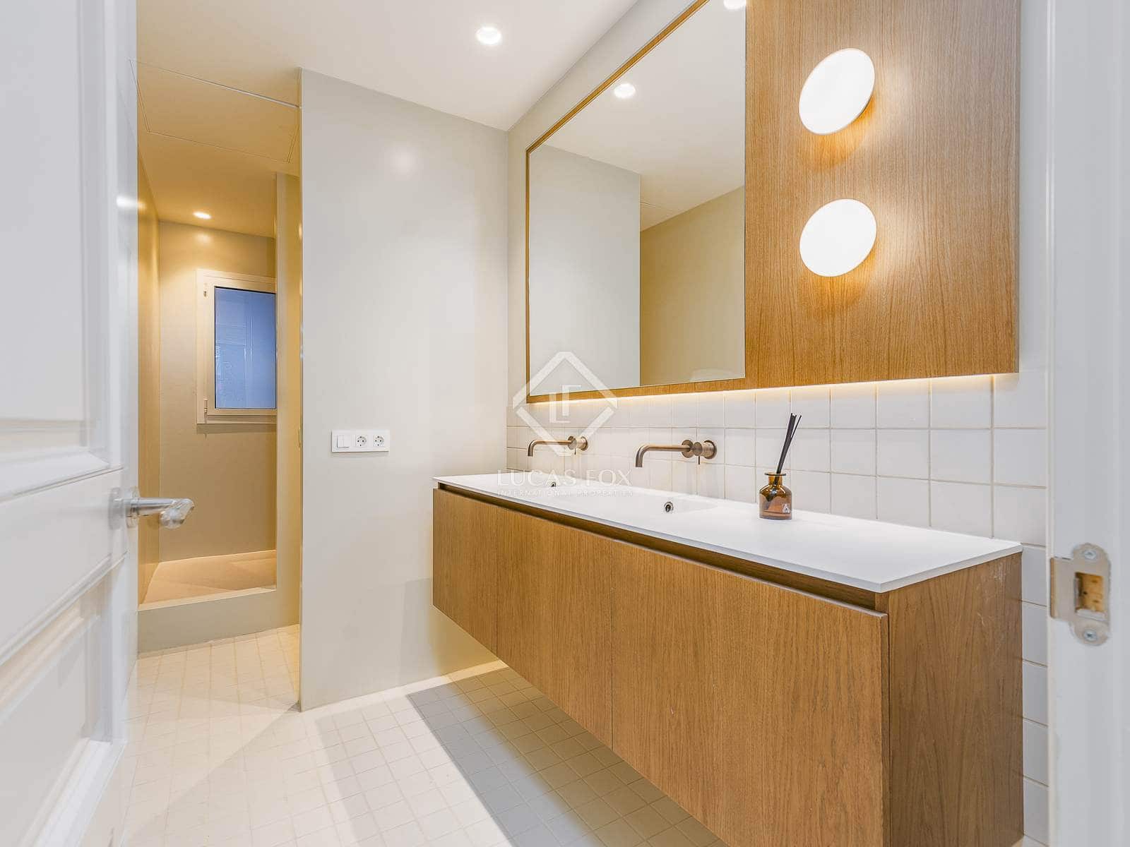 3 bedroom Apartment for sale in Barcelona city - € 2,200,000 (Ref: 8784645)