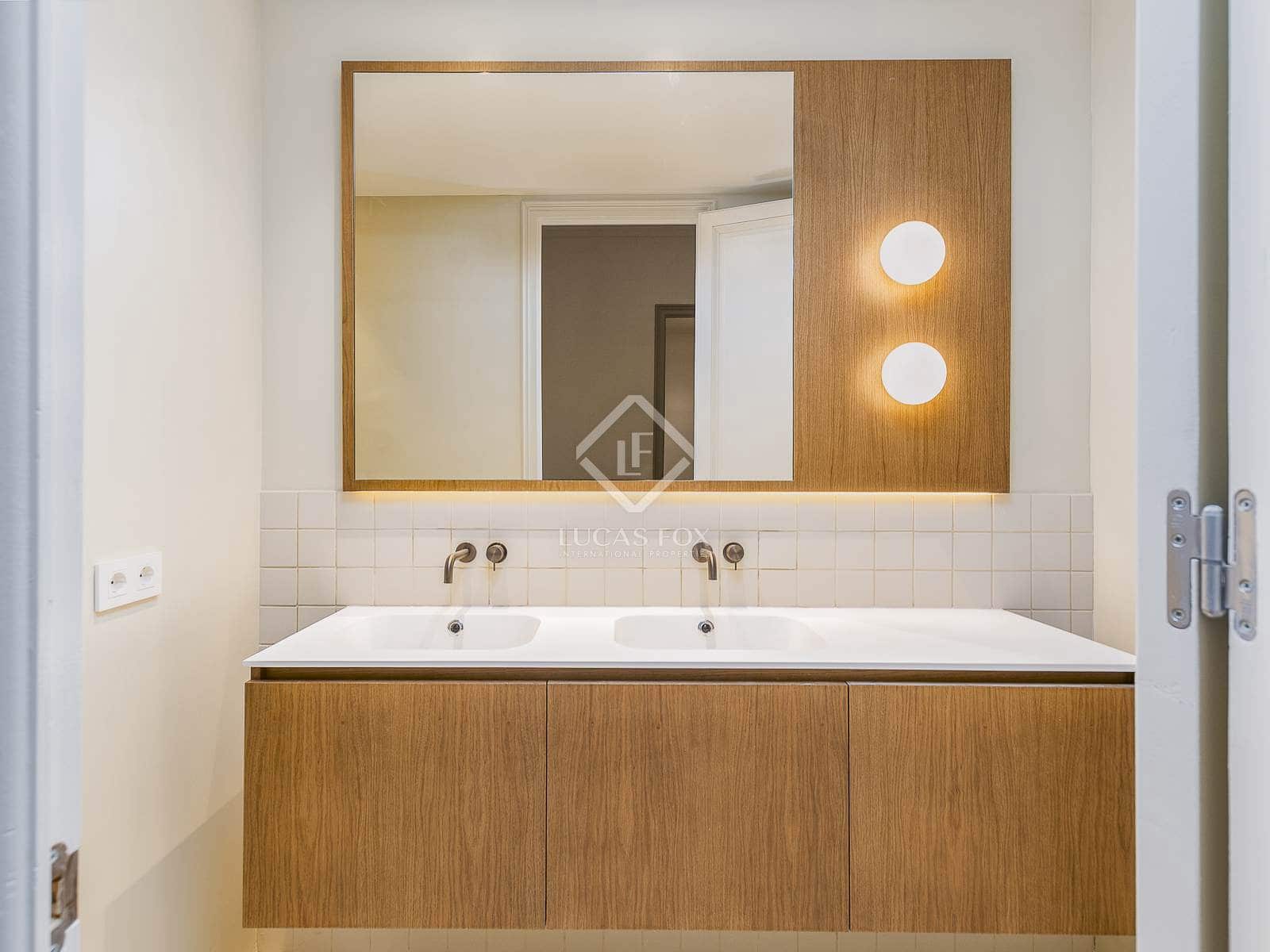 3 bedroom Apartment for sale in Barcelona city - € 2,200,000 (Ref: 8784645)