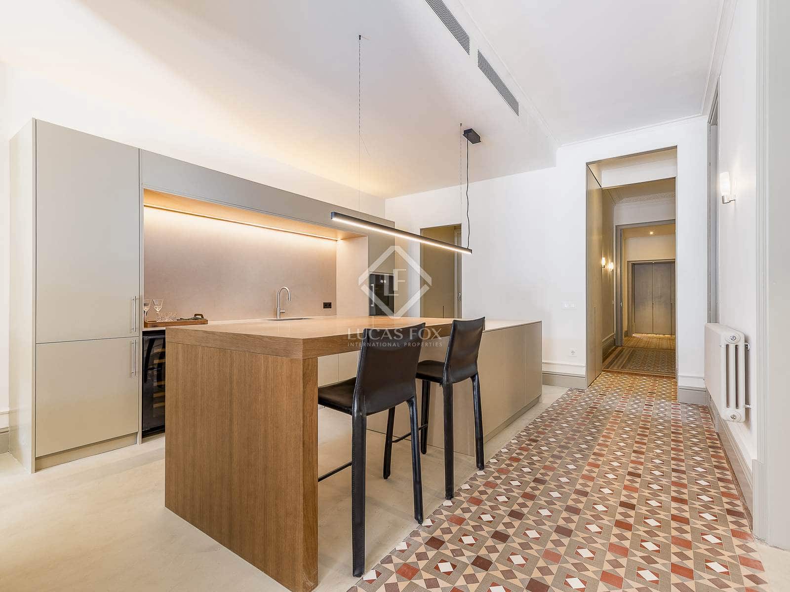 3 bedroom Apartment for sale in Barcelona city - € 2,200,000 (Ref: 8784645)