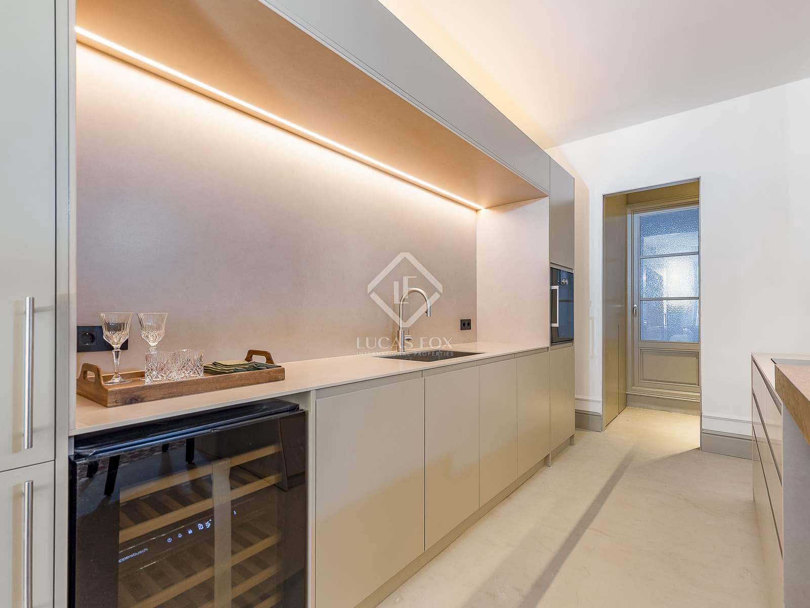 3 bedroom Apartment for sale in Barcelona city - € 2,200,000 (Ref: 8784645)