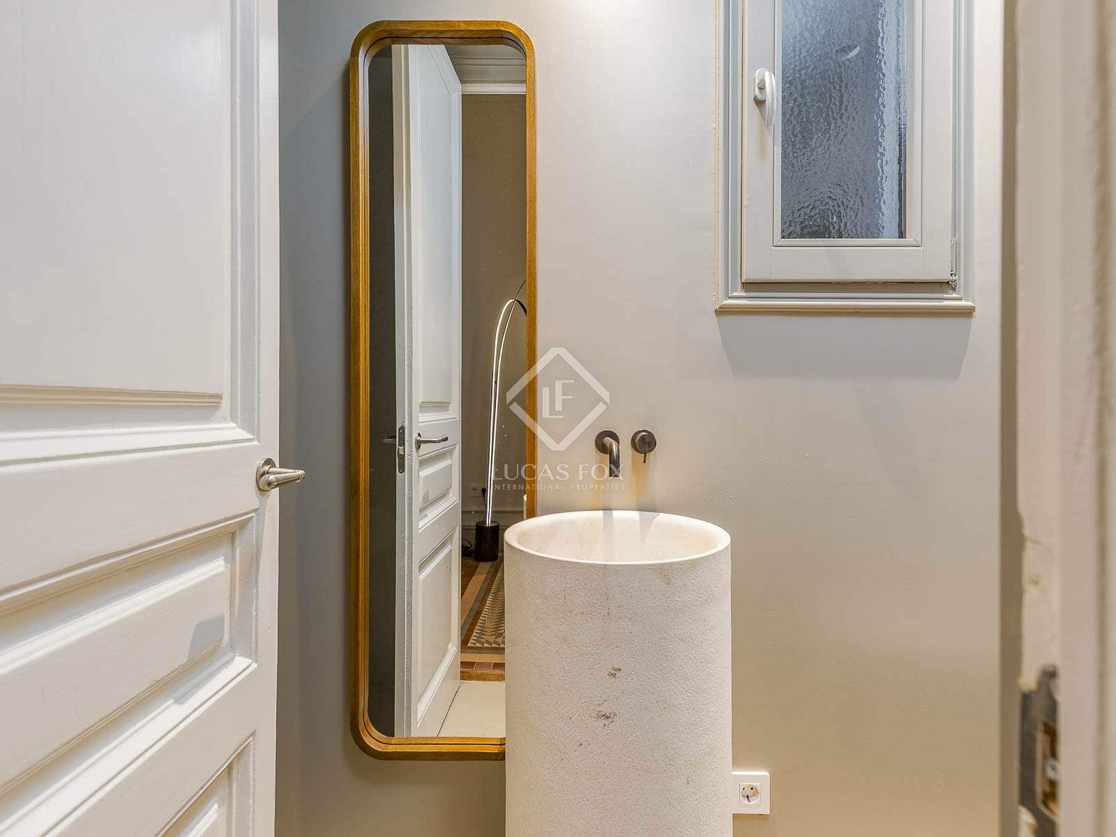 3 bedroom Apartment for sale in Barcelona city - € 2,200,000 (Ref: 8784645)