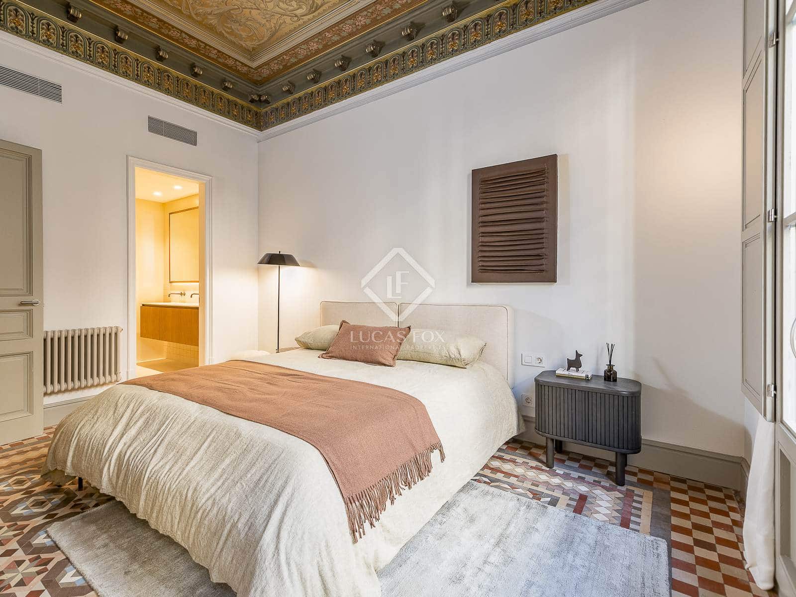 3 bedroom Apartment for sale in Barcelona city - € 2,200,000 (Ref: 8784645)