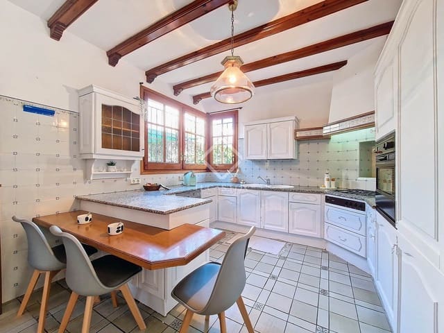 5 bedroom Villa for sale in Vilanova i la Geltrú - € 1,280,000 (Ref: 8788746)