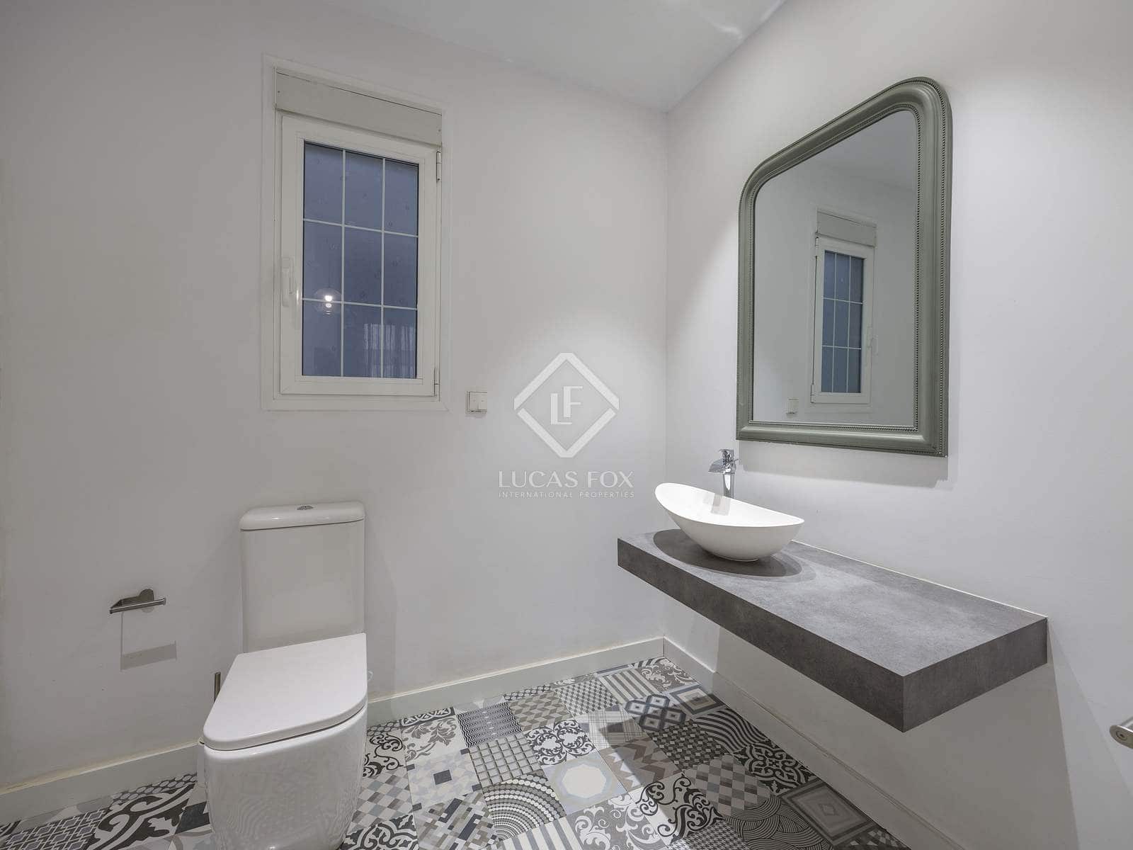 2 bedroom Apartment for rent in Valencia city - € 2,600 (Ref: 8789860)