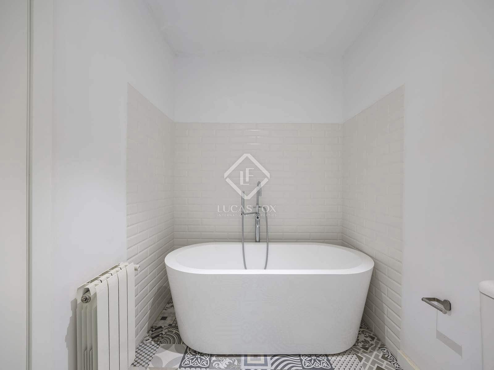 2 bedroom Apartment for rent in Valencia city - € 2,600 (Ref: 8789860)