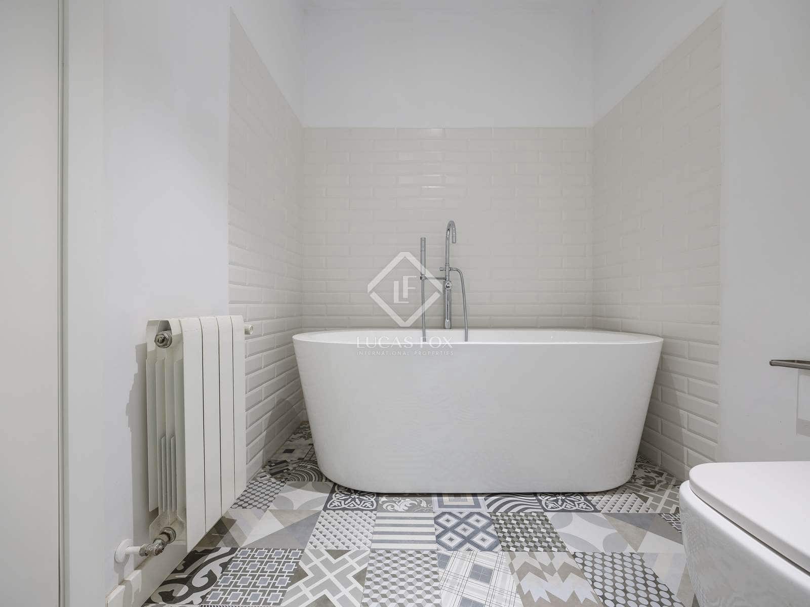 2 bedroom Apartment for rent in Valencia city - € 2,600 (Ref: 8789860)