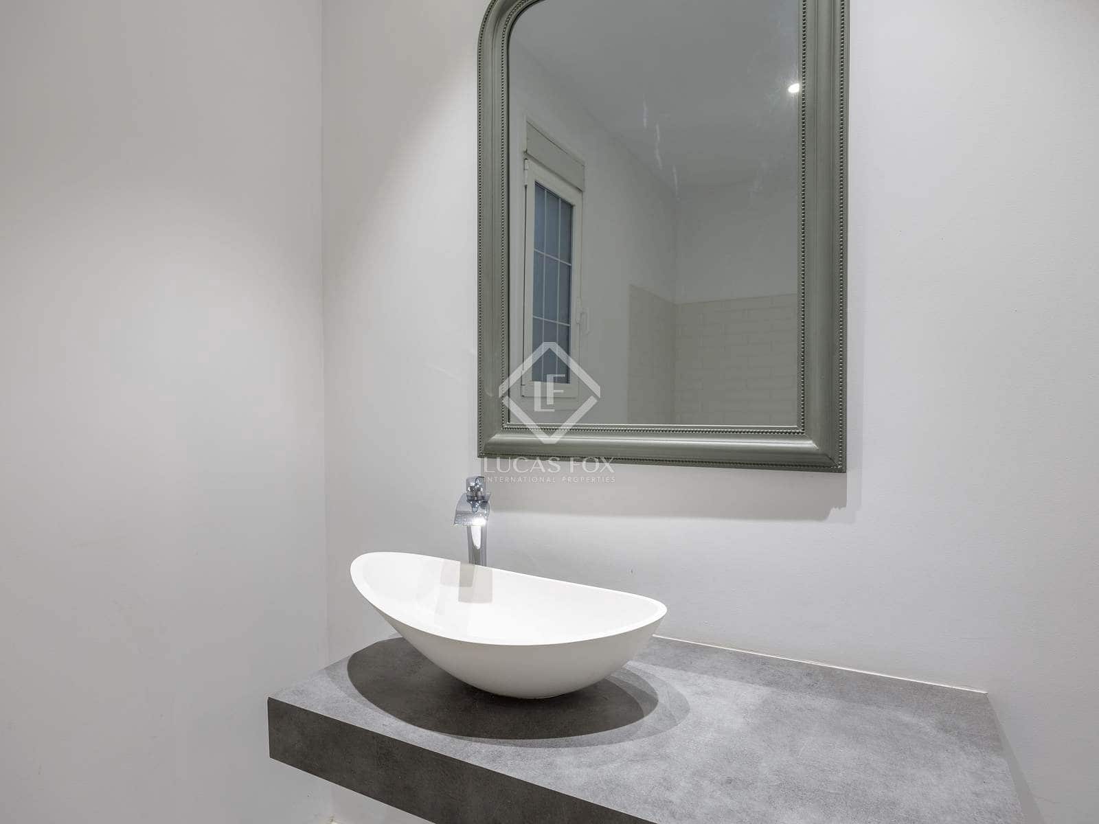 2 bedroom Apartment for rent in Valencia city - € 2,600 (Ref: 8789860)