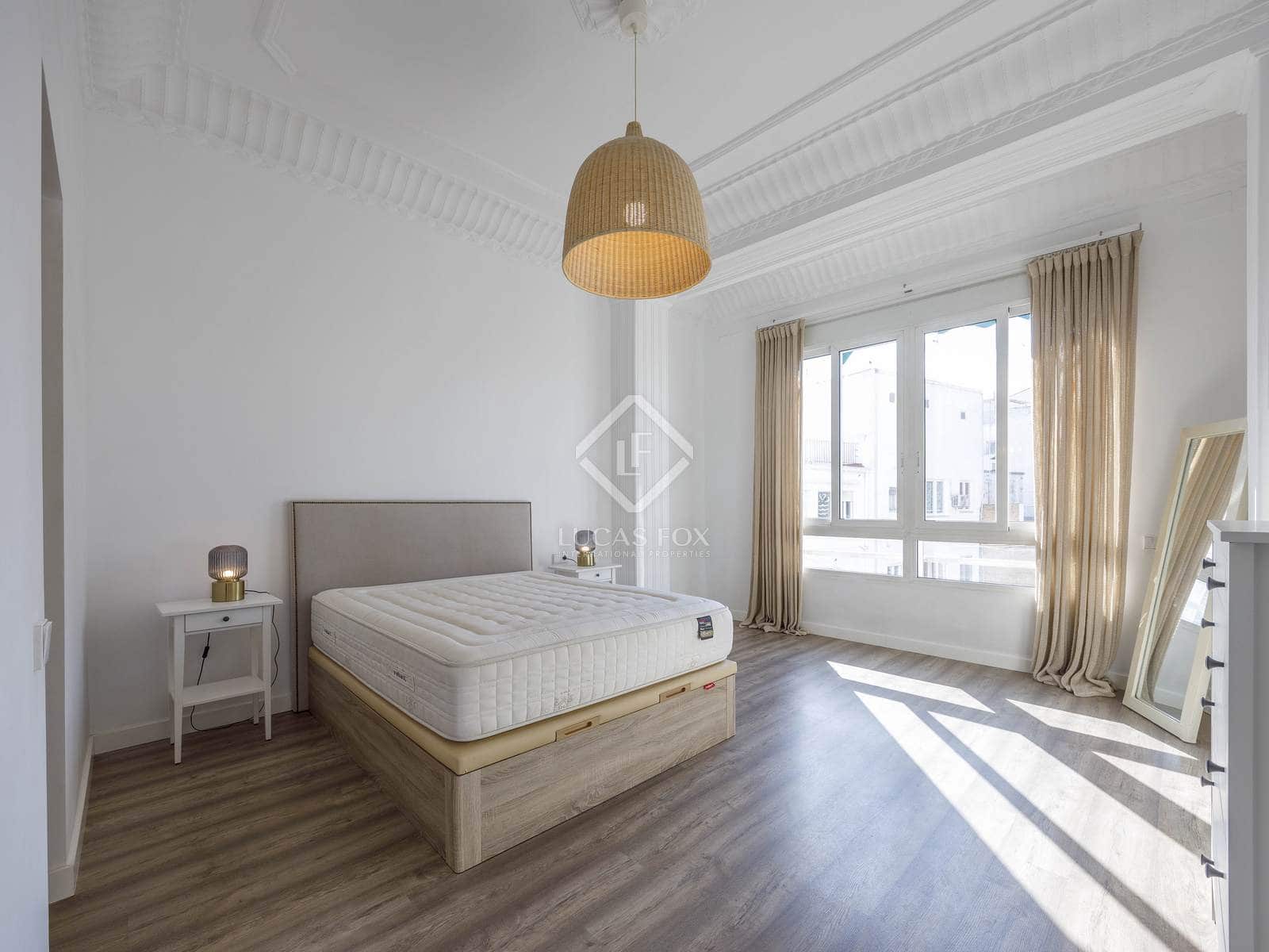 2 bedroom Apartment for rent in Valencia city - € 2,600 (Ref: 8789860)