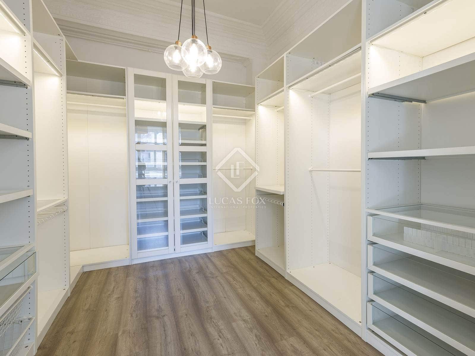 2 bedroom Apartment for rent in Valencia city - € 2,600 (Ref: 8789860)