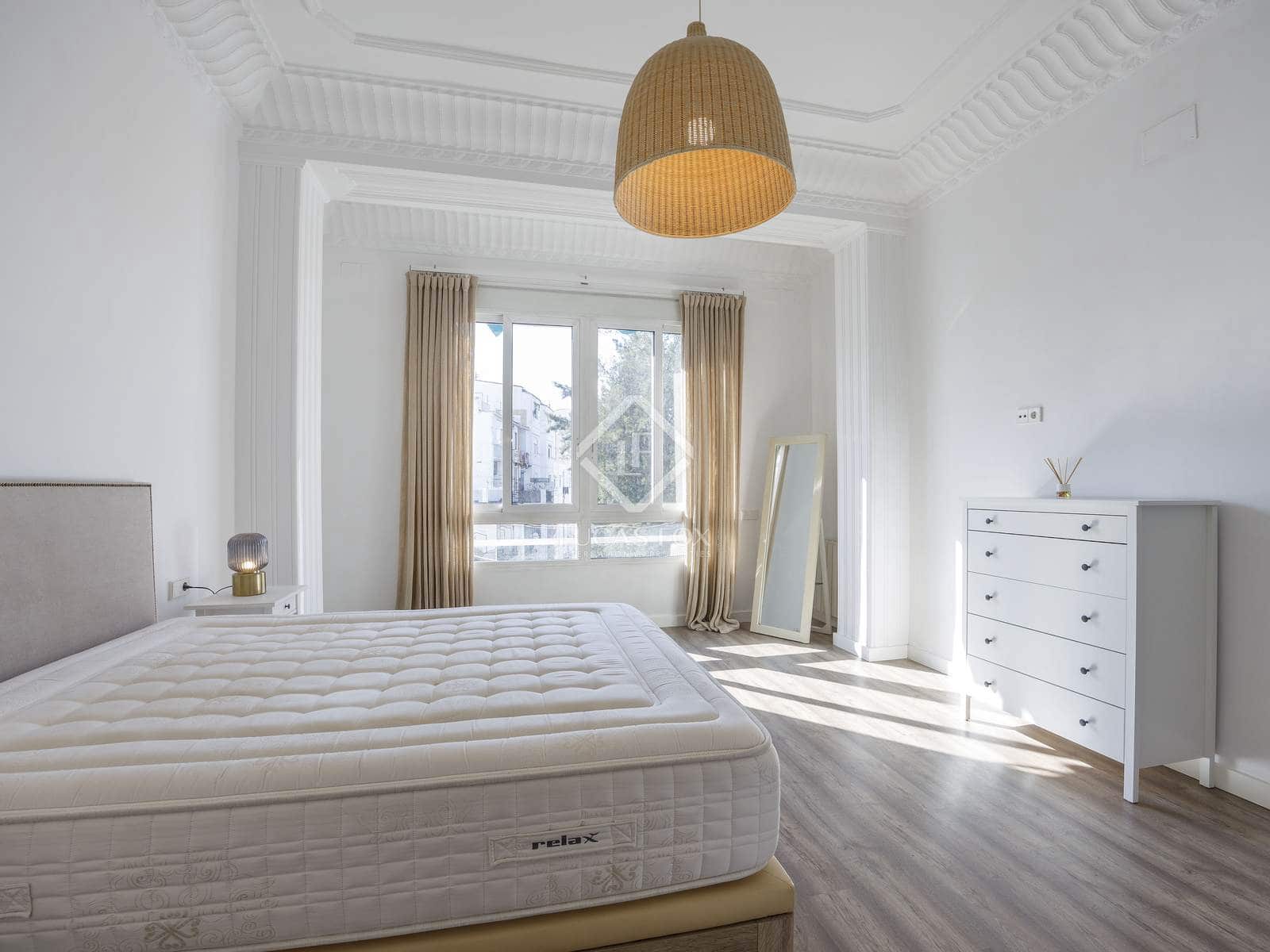 2 bedroom Apartment for rent in Valencia city - € 2,600 (Ref: 8789860)