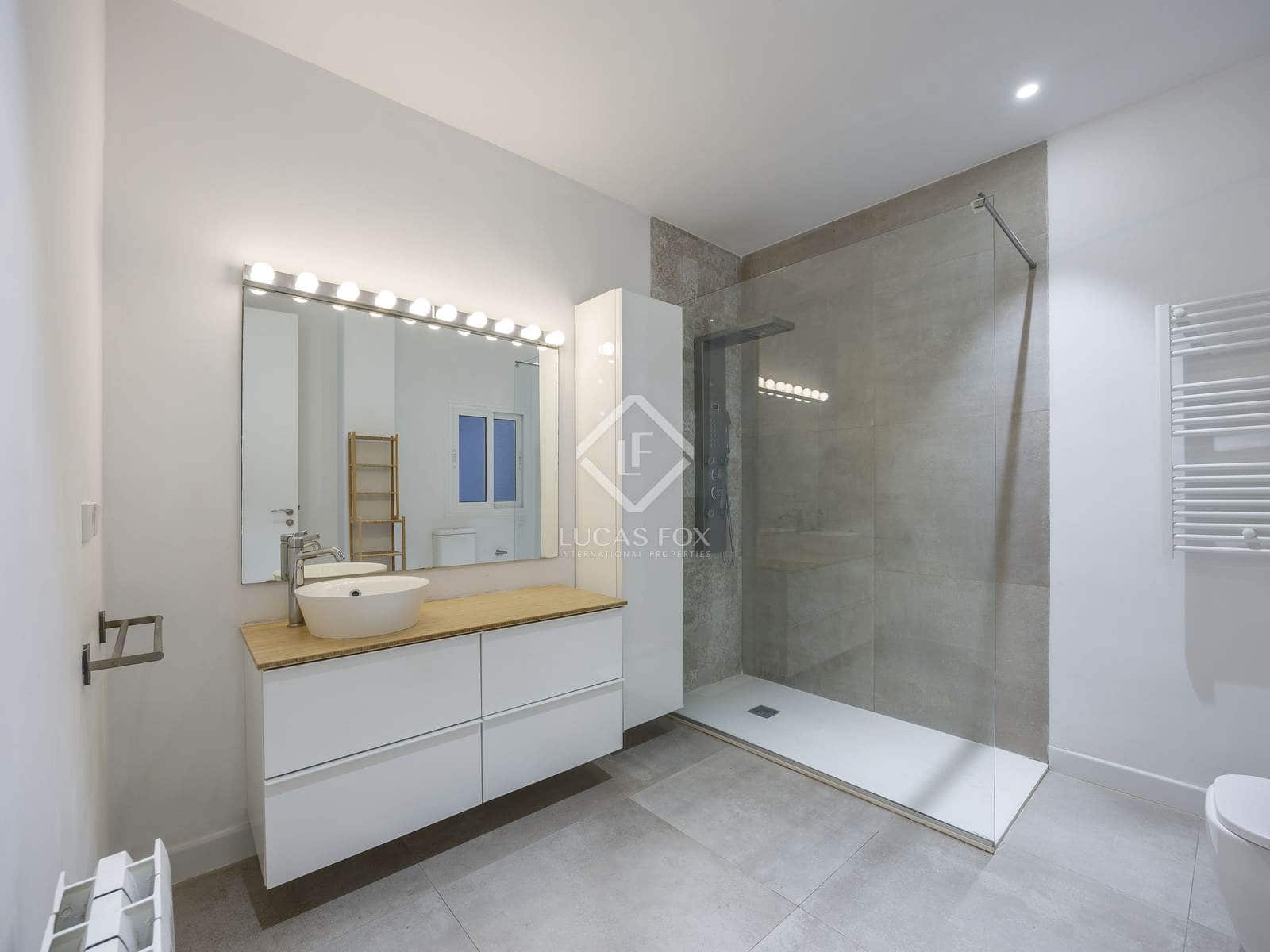 2 bedroom Apartment for rent in Valencia city - € 2,600 (Ref: 8789860)