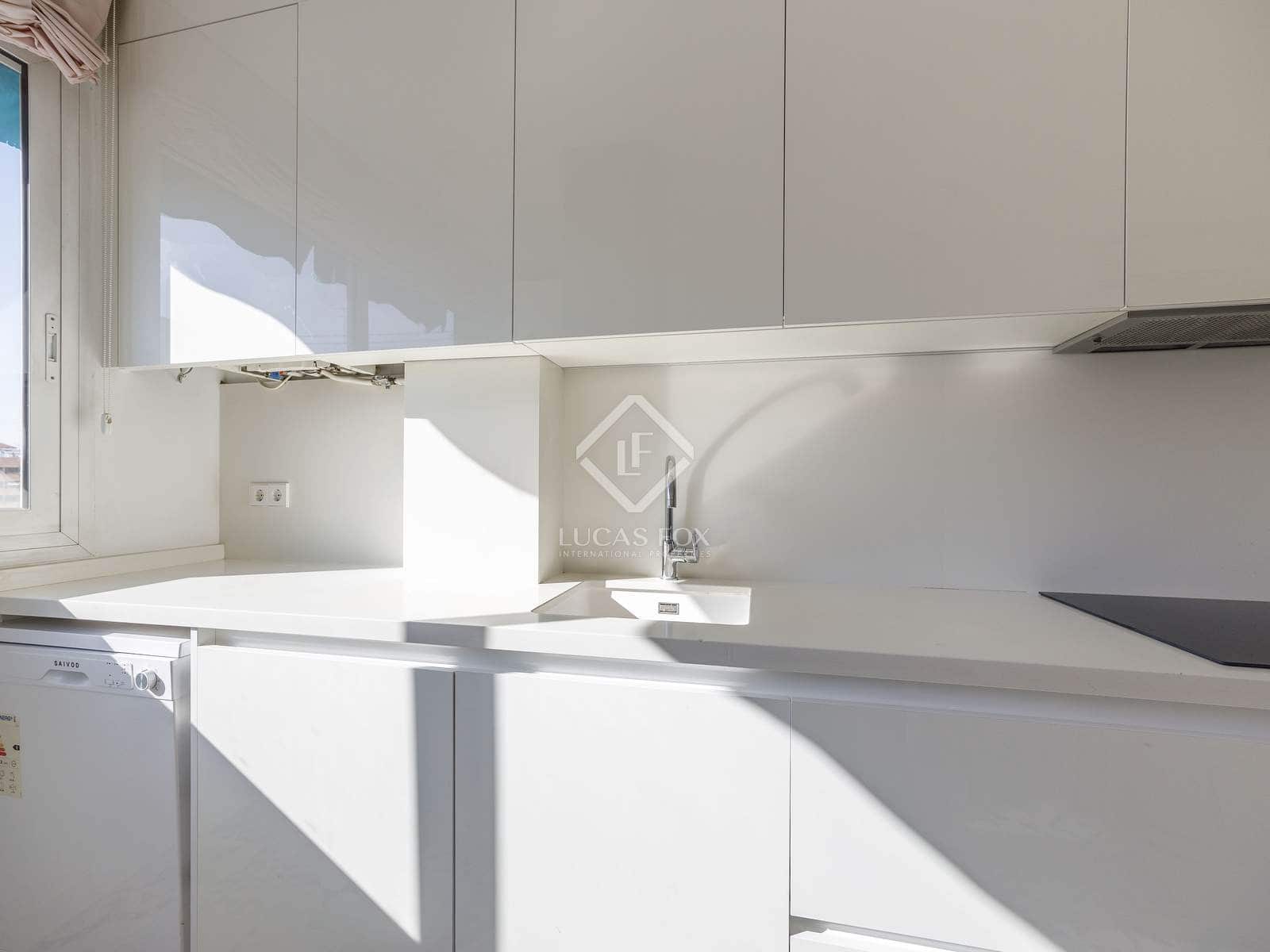 2 bedroom Apartment for rent in Valencia city - € 2,600 (Ref: 8789860)