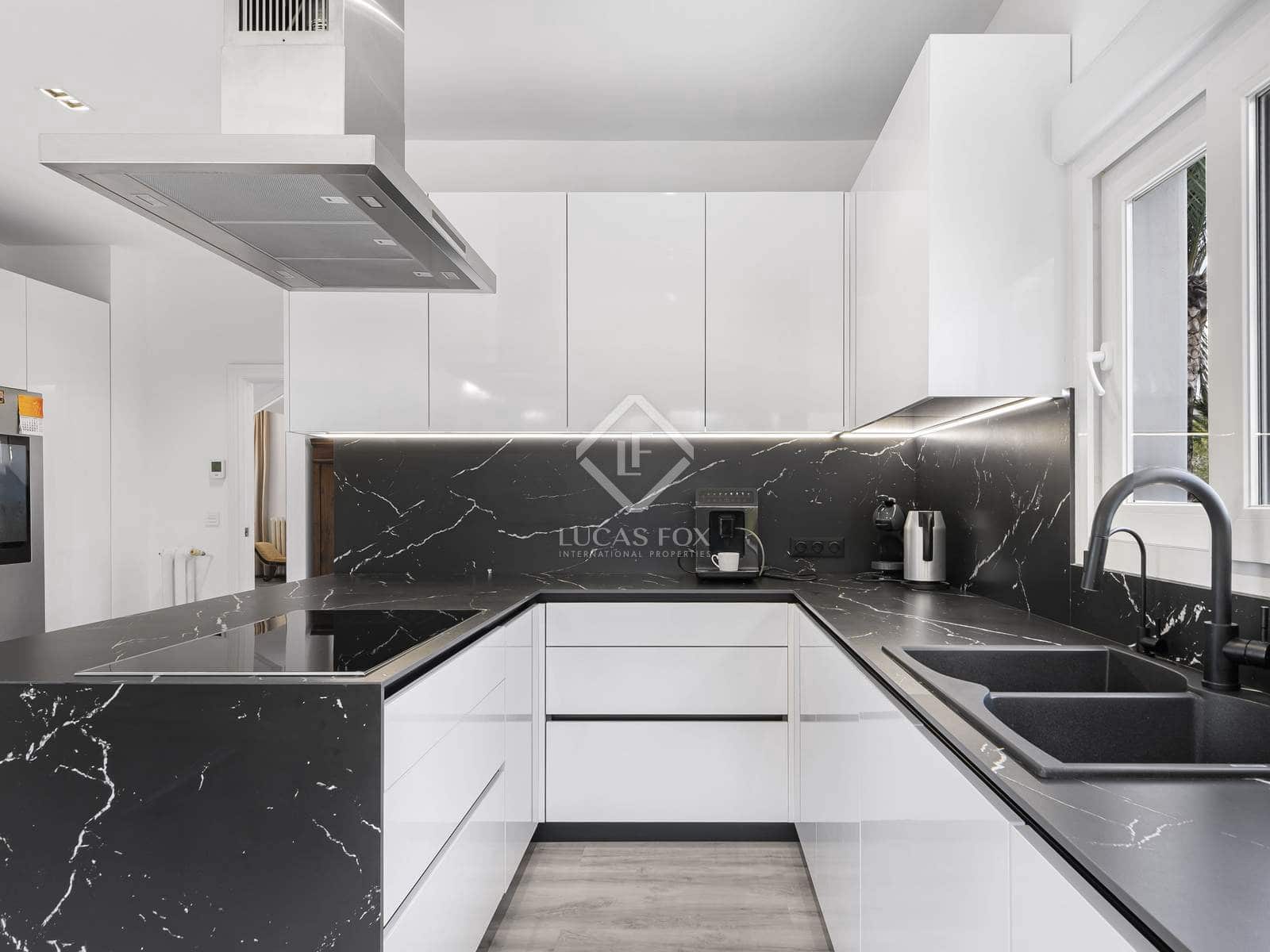 7 slaapkamer Villa te koop in El Campello met zwembad garage - € 3.500.000 (Ref: 8790911)