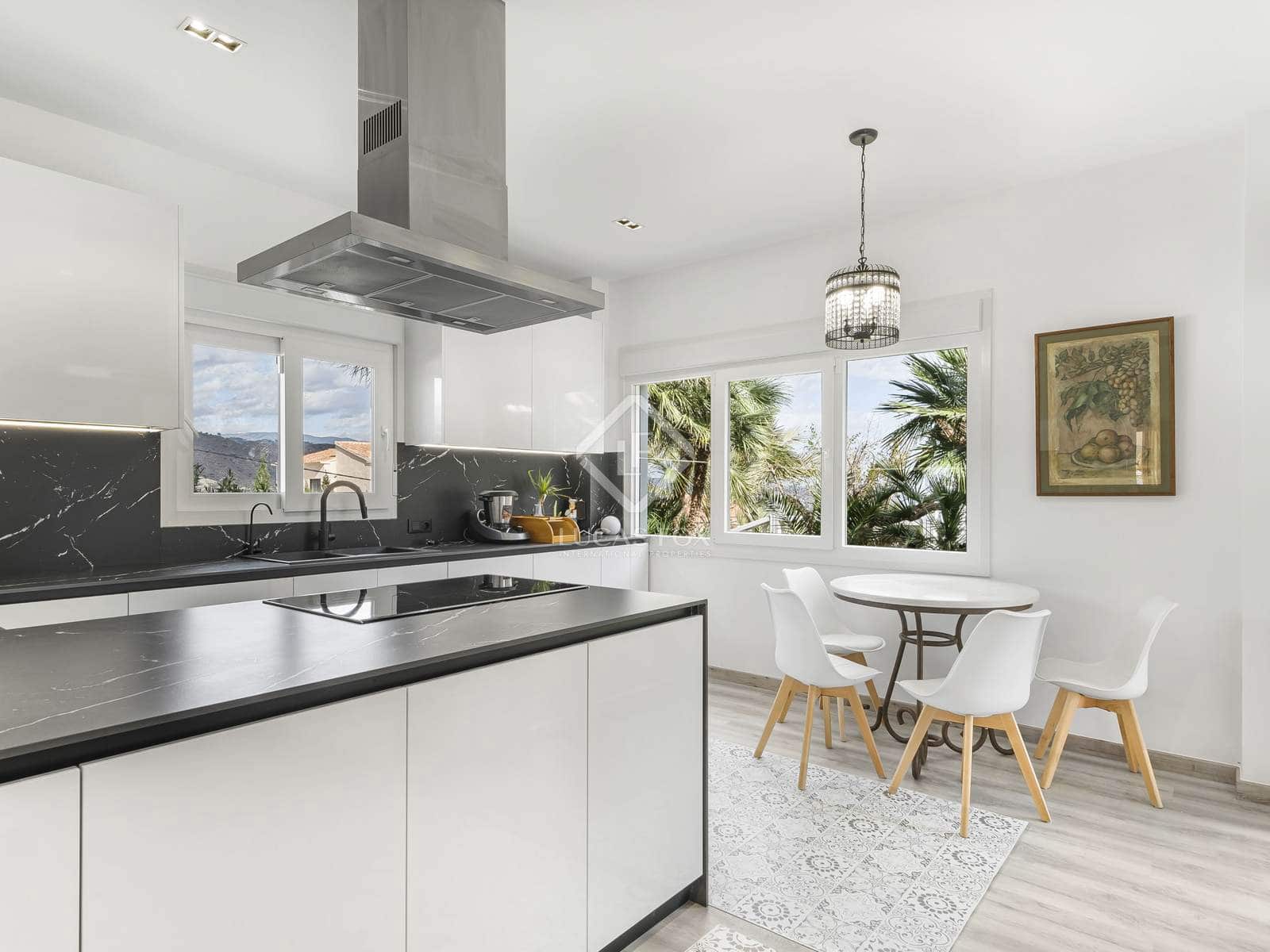 7 slaapkamer Villa te koop in El Campello met zwembad garage - € 3.500.000 (Ref: 8790911)