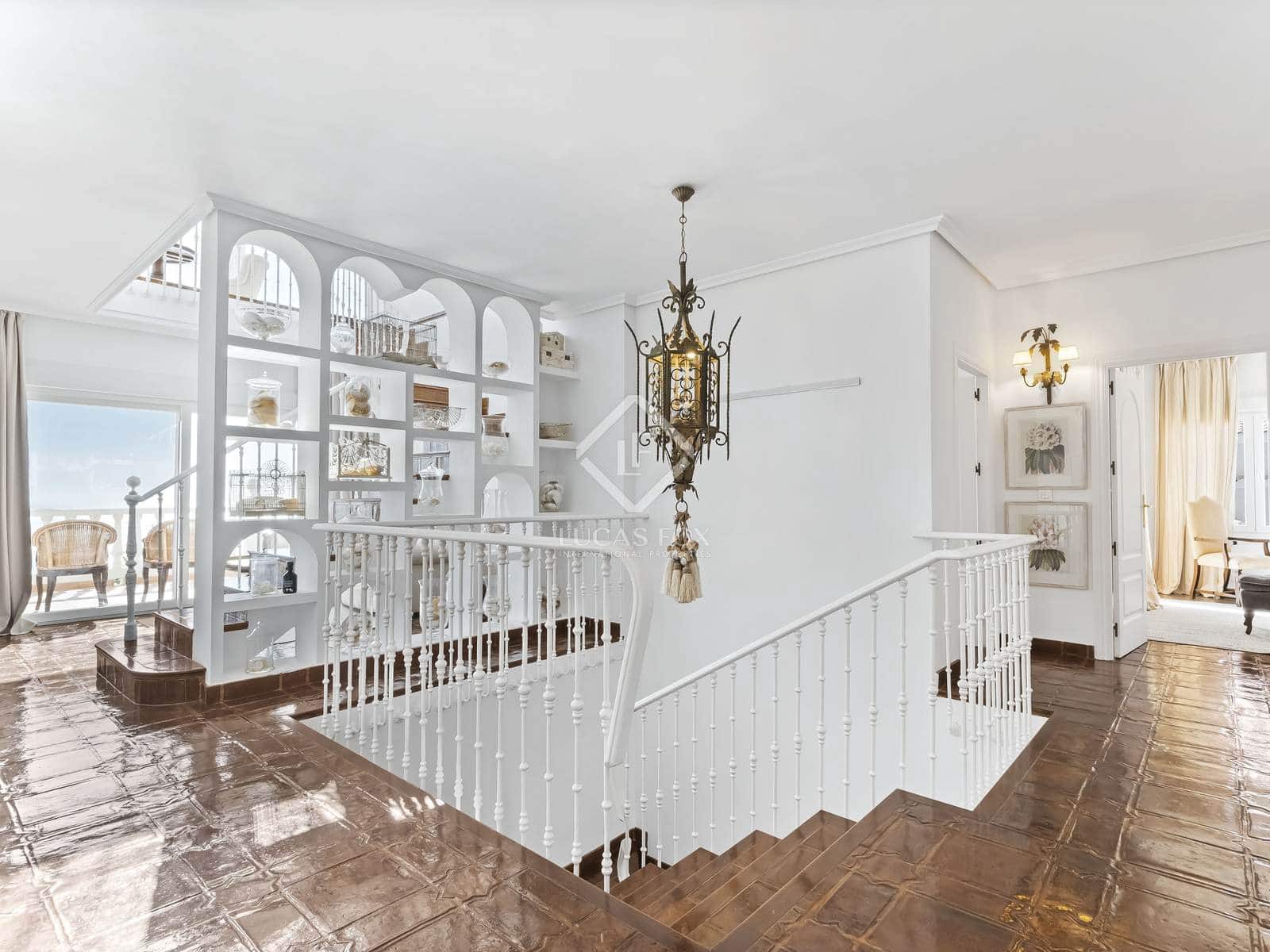 7 slaapkamer Villa te koop in El Campello met zwembad garage - € 3.500.000 (Ref: 8790911)