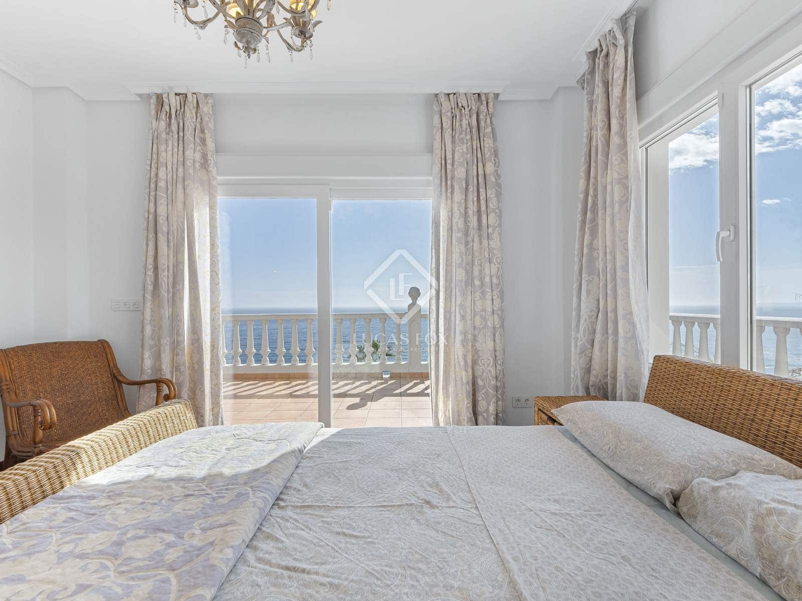 7 slaapkamer Villa te koop in El Campello met zwembad garage - € 3.500.000 (Ref: 8790911)