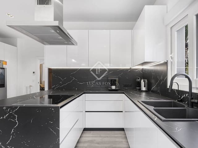 7 slaapkamer Villa te koop in El Campello met zwembad garage - € 3.500.000 (Ref: 8790911)