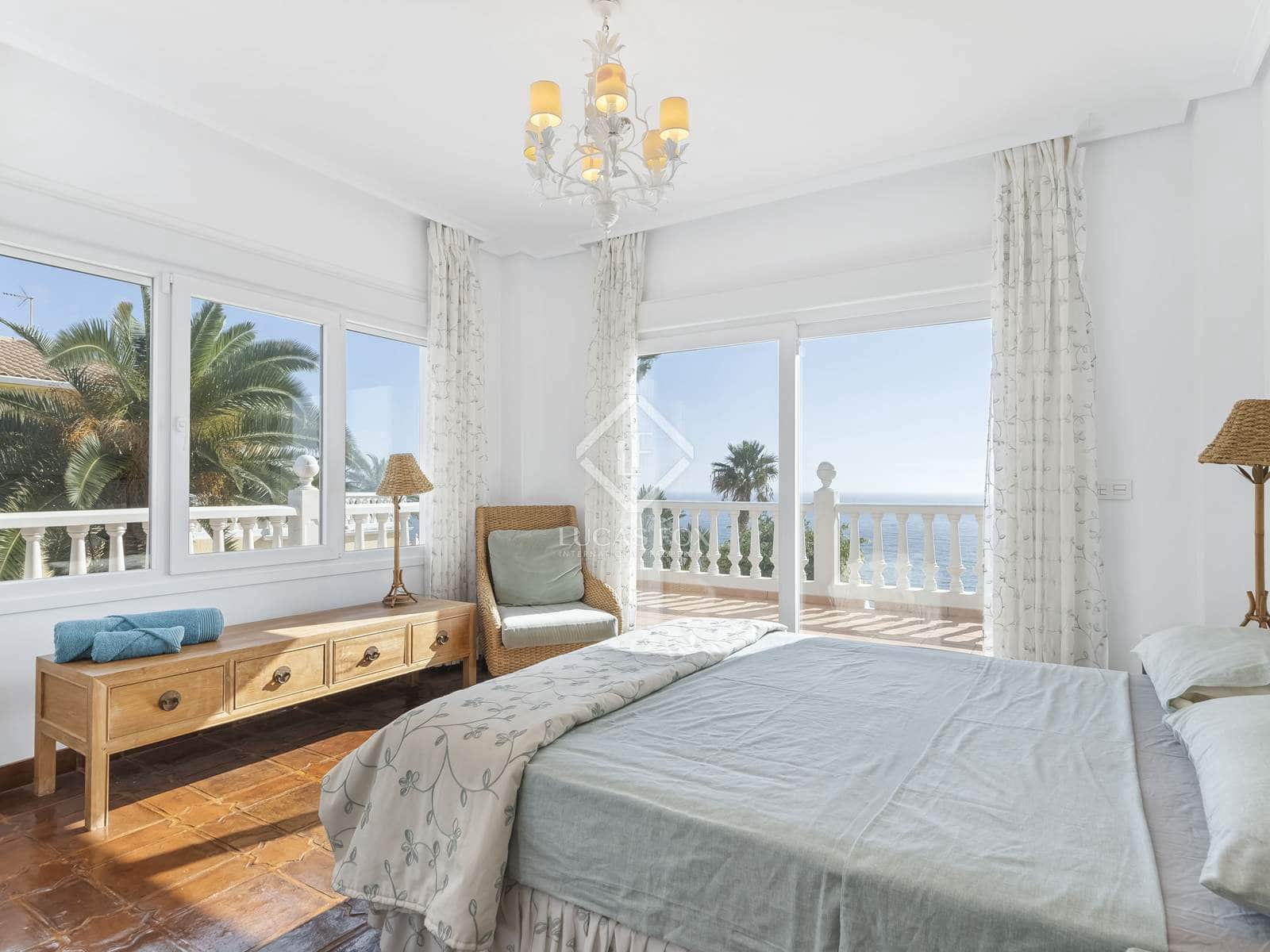 7 slaapkamer Villa te koop in El Campello met zwembad garage - € 3.500.000 (Ref: 8790911)