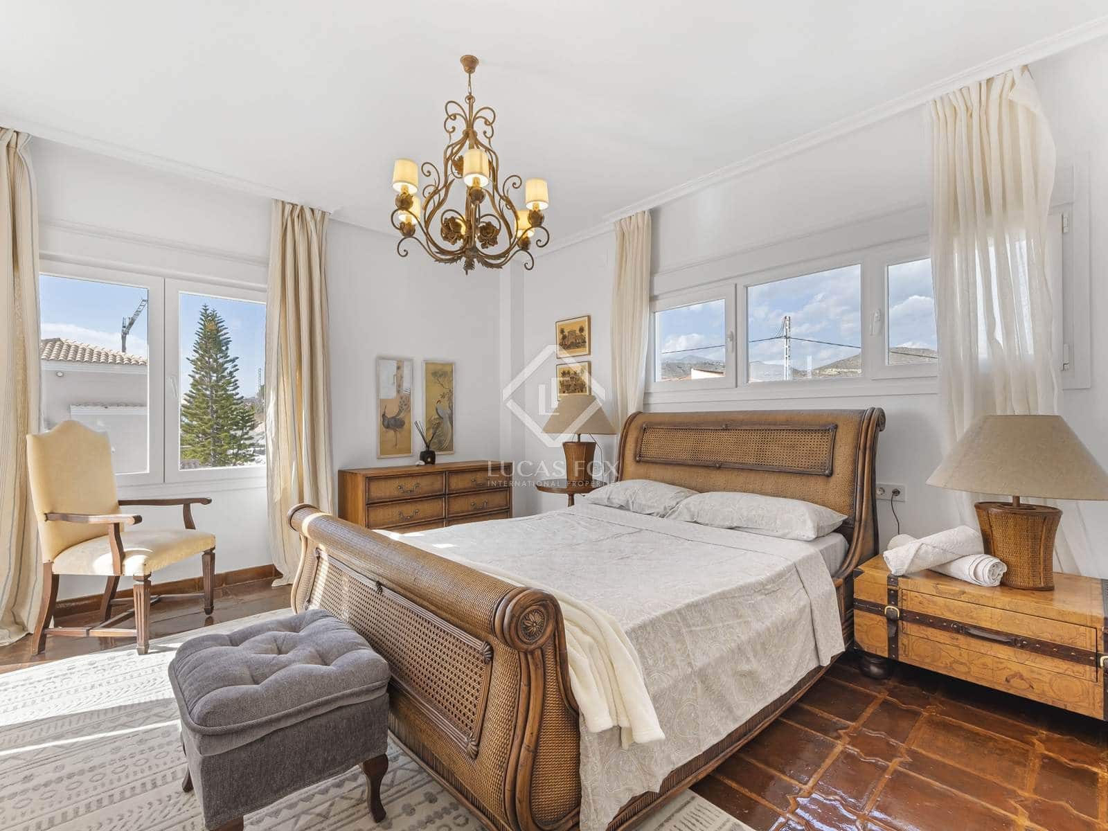 7 slaapkamer Villa te koop in El Campello met zwembad garage - € 3.500.000 (Ref: 8790911)