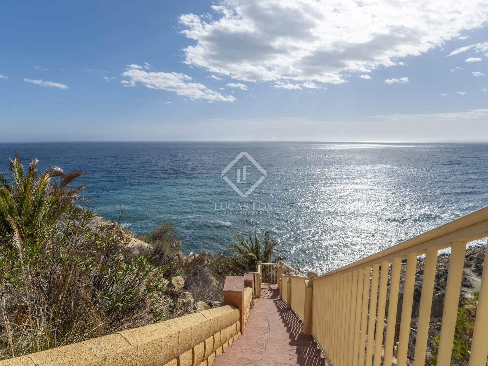 7 slaapkamer Villa te koop in El Campello met zwembad garage - € 3.500.000 (Ref: 8790911)