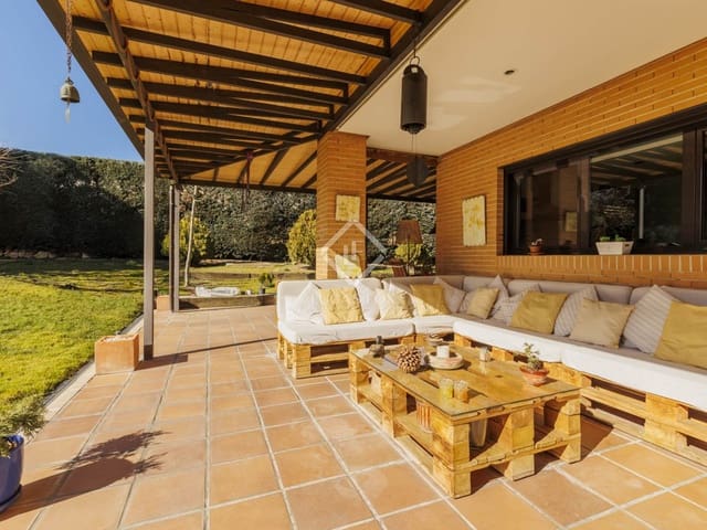 5 bedroom Villa for sale in Boadilla del Monte with pool garage - € 2,250,000 (Ref: 8793918)