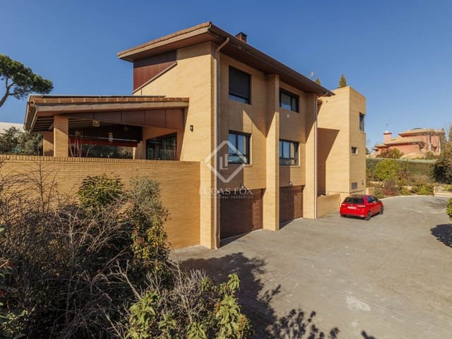 5 bedroom Villa for sale in Boadilla del Monte with pool garage - € 2,250,000 (Ref: 8793918)