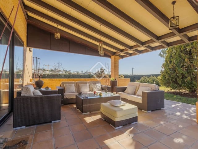 5 bedroom Villa for sale in Boadilla del Monte with pool garage - € 2,250,000 (Ref: 8793918)