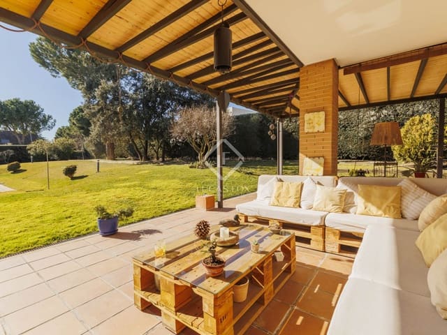 5 bedroom Villa for sale in Boadilla del Monte with pool garage - € 2,250,000 (Ref: 8793918)