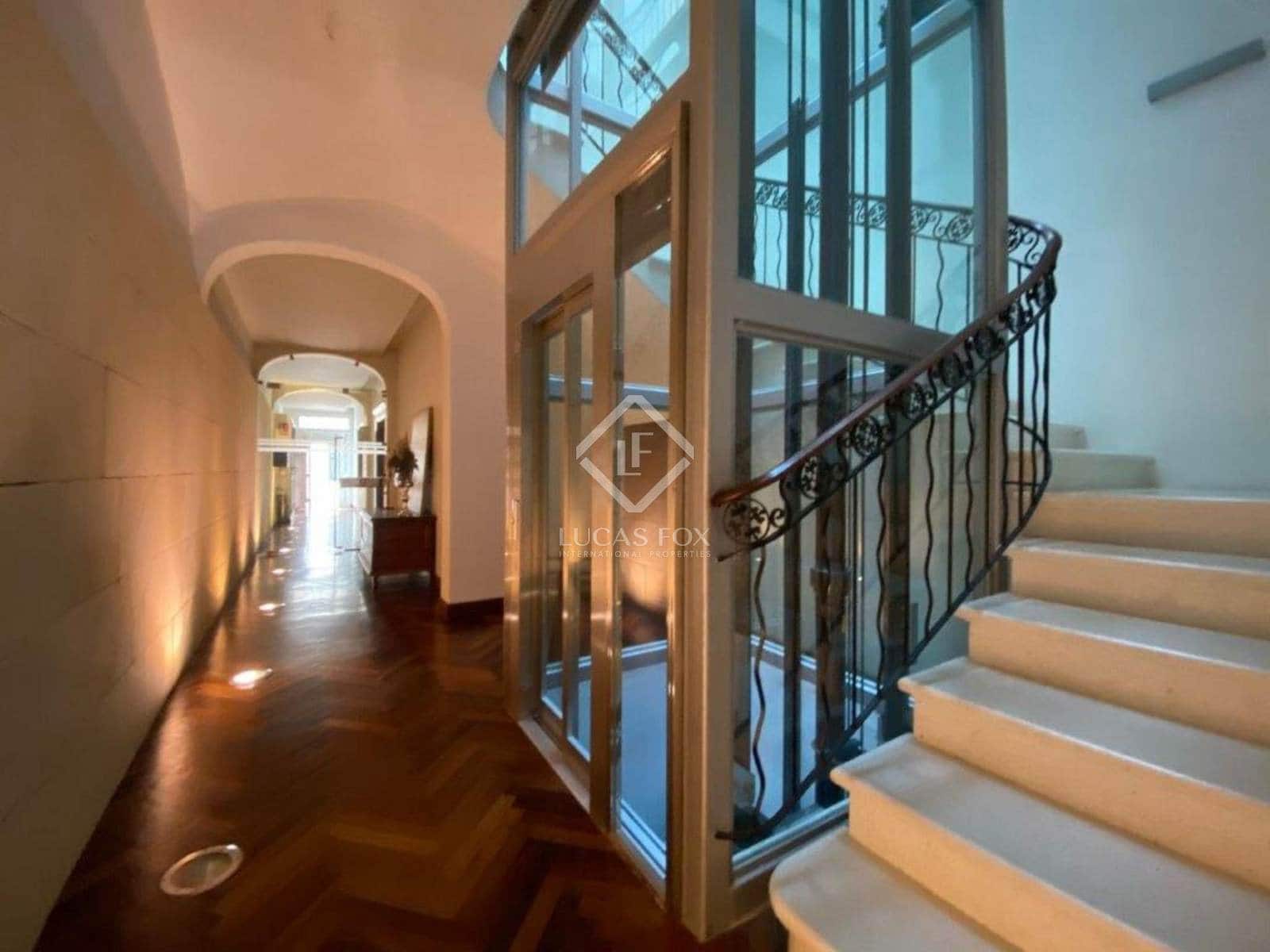 Toimisto myytävänä paikassa Mahon / Mao - 450 000 € (Ref: 8796315)