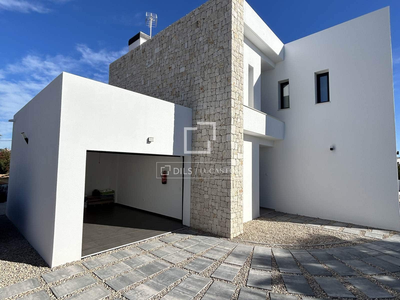 3 bedroom Villa for sale in Benissa with pool garage - € 1,175,000 (Ref: 8803268)