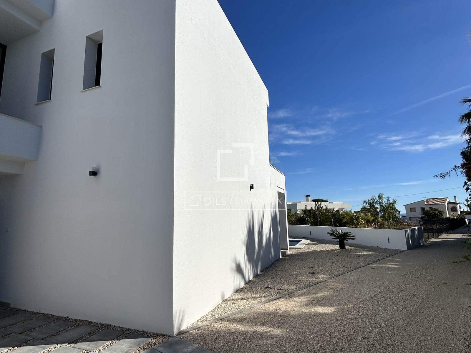 3 bedroom Villa for sale in Benissa with pool garage - € 1,175,000 (Ref: 8803268)