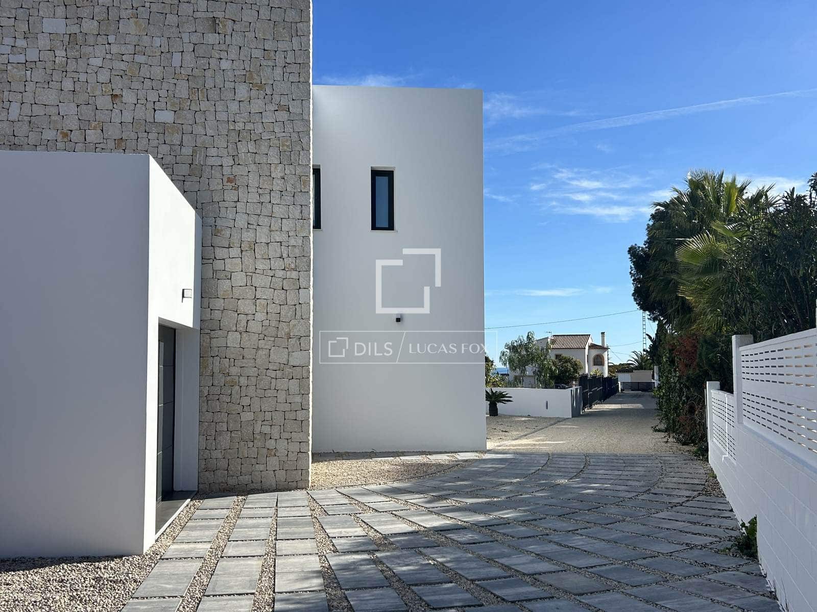 3 bedroom Villa for sale in Benissa with pool garage - € 1,175,000 (Ref: 8803268)