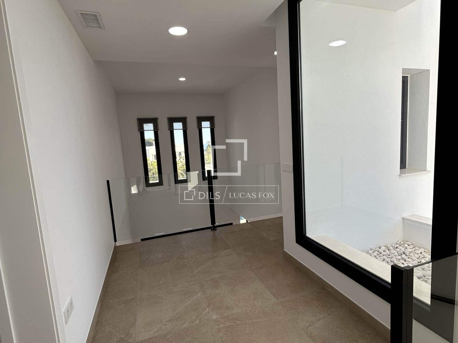 3 bedroom Villa for sale in Benissa with pool garage - € 1,175,000 (Ref: 8803268)